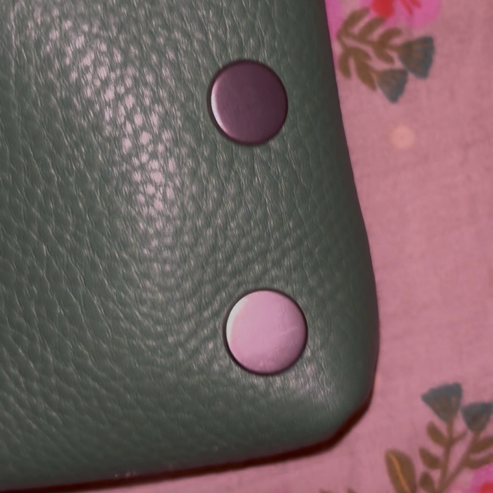 HAMMITT’ Elegant Green Crossbody Bag with Silver Accents - Picture 7 of 7